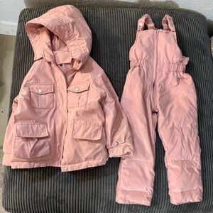 Girls 2 piece bib and jacket
skisuit/ snowsuit pink 4T